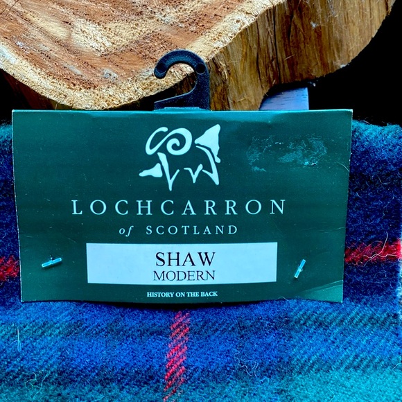 Hand woven scarfs made in Scotland. - Picture 3 of 5
